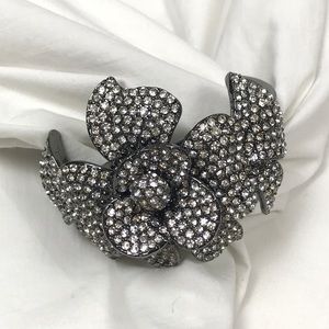 Gorgeous Bracelet Vintage Flower Rhinestone Hinge